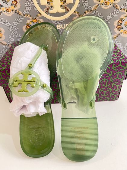 พร้อมส่ง 🔥SALE 1999🔥เท‼️ มือ 1 งาน Shop รองเท้า Tory Burch Mini Miller Flat สีเขียวสวยหรู ดูเด่นดูแพง ใส่แล้วขับเท้าขาวเนียน ดูผู้ดีมากๆ ส รูปที่ 3