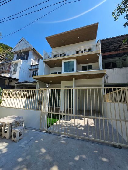 อื่นๆ ไม่มี สร้างเสร็จก่อน 2010 ทาวน์เฮ้าส์ปรับปรุงใหม่ ใกล้โรงเรียนเตรียมอุดมศึกษาพัฒนาการ รูปที่ 2