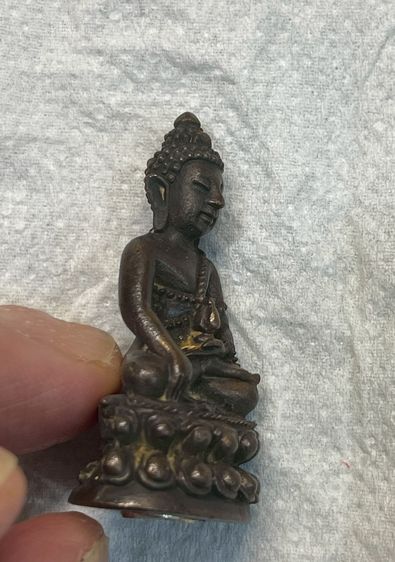 พระกริ่ง รุ่นทิ้งทวน หลวงพ่อคูณ ปริสุทโธ วัดบ้านไร่ เนื้อนวะ  ปี 2536 สวยเดิมพร้อมกล่องเดิม รูปที่ 2