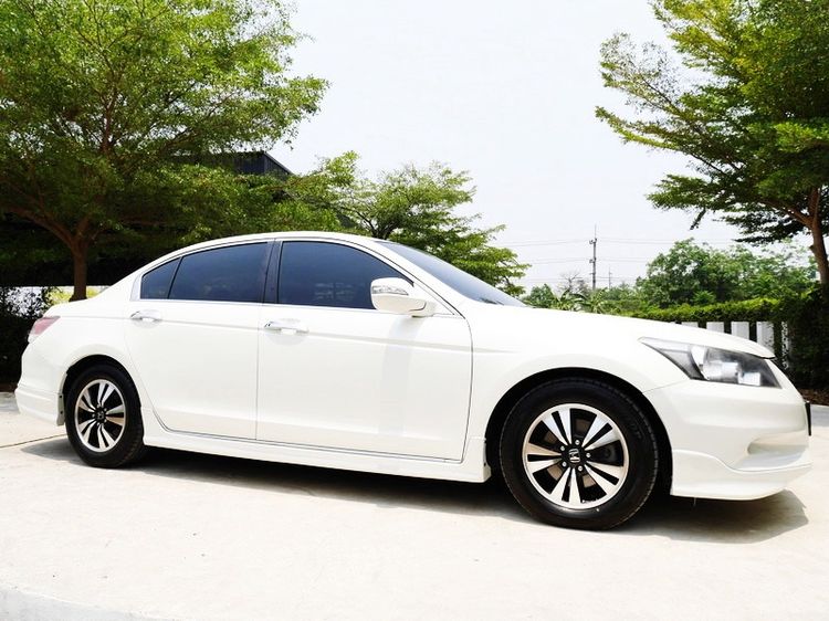 Honda Accord 2011 2.0 EL i-VTEC Sedan เบนซิน ไม่ติดแก๊ส เกียร์อัตโนมัติ ขาว รูปที่ 2