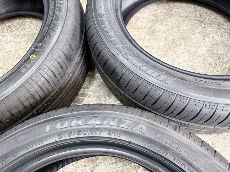 ยางถอดป้ายแดงขอบ 17” ยี่ห้อ BRIDGESTONE รุ่น TURANZA ER33 ขนาด 215-50R17 ปี 26 สีเส้นตุ่มหน้ายางยังอยู่ครบ รูปที่ 2