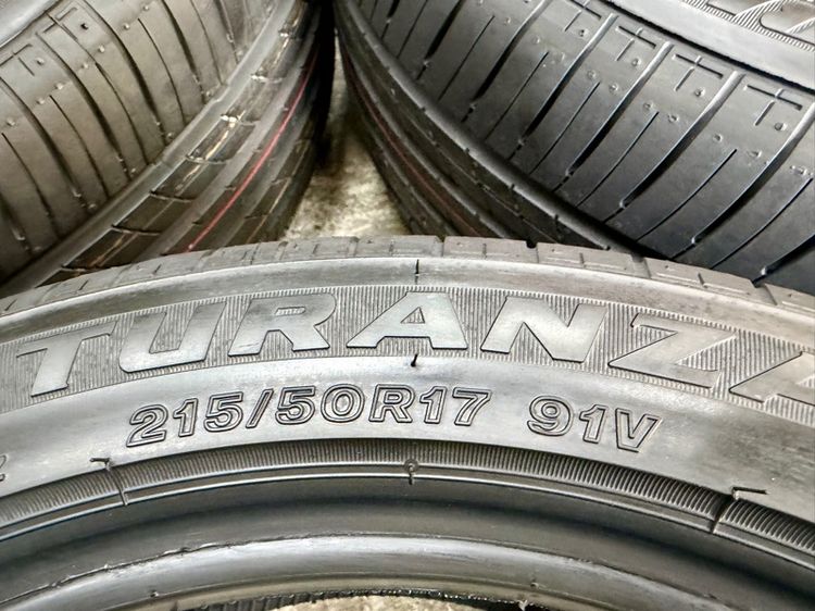 ยางถอดป้ายแดงขอบ 17” ยี่ห้อ BRIDGESTONE รุ่น TURANZA ER33 ขนาด 215-50R17 ปี 26 สีเส้นตุ่มหน้ายางยังอยู่ครบ รูปที่ 3