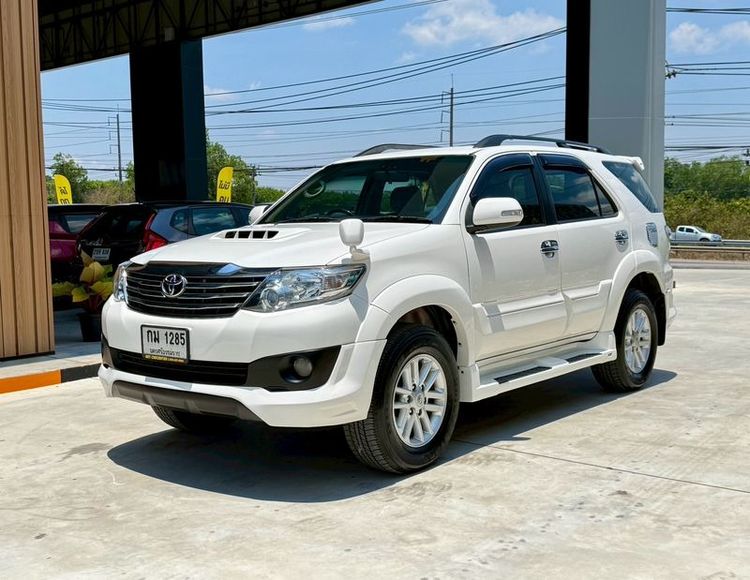 รถ Toyota Fortuner 2.5 V สี ขาว