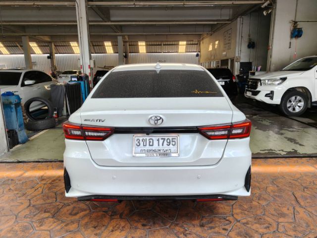 Toyota Yaris ATIV 2022 1.2 Premium Luxury Sedan เบนซิน ไม่ติดแก๊ส เกียร์อัตโนมัติ ขาว รูปที่ 4