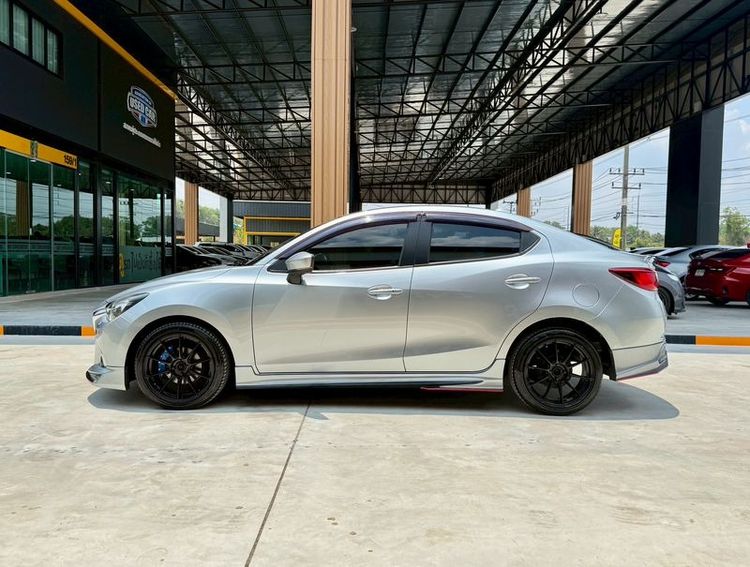 Mazda Mazda 2 2017 1.3 High Connect Sedan เบนซิน ไม่ติดแก๊ส เกียร์อัตโนมัติ บรอนซ์เงิน รูปที่ 4