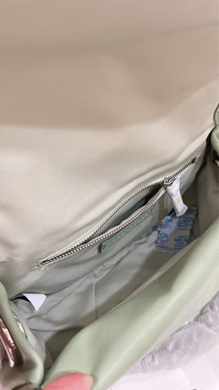 พร้อมส่ง 🔥SALE 7999🔥 เท‼️ สายโซ่ MARC JACOBS The Pillow Bag  เรียบหรู สะพายได้ 2 สาย มีสายยาว รูปที่ 2