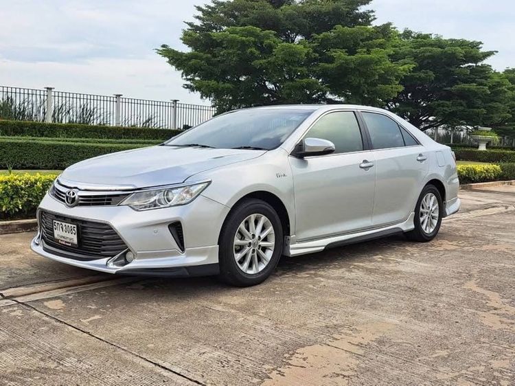 รถ Toyota Camry 2.0 E สี บรอนซ์เงิน