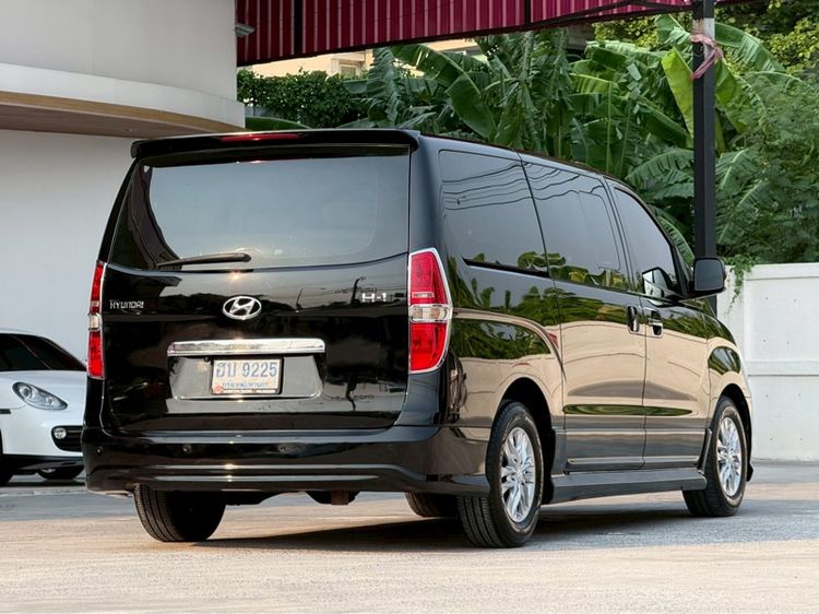 Hyundai H-1  2011 2.5 Deluxe Van ดีเซล ไม่ติดแก๊ส เกียร์อัตโนมัติ ดำ รูปที่ 4