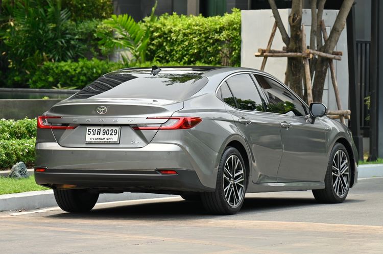 Toyota Camry 2026 2.5 HEV Premium Luxury Sedan ไฮบริด ไม่ติดแก๊ส เกียร์อัตโนมัติ เทา รูปที่ 4