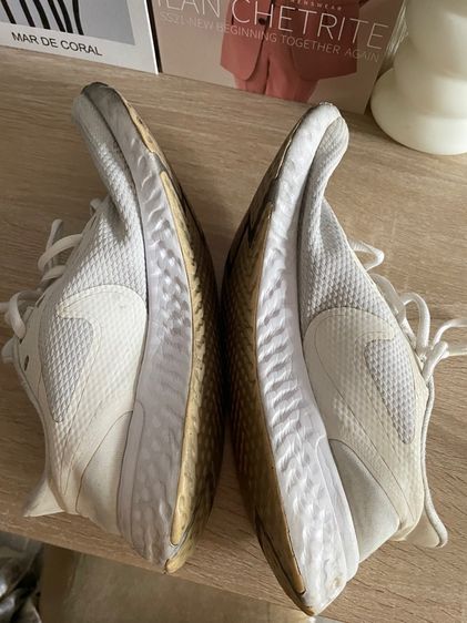 ผู้ชาย ขาว รองเท้าวิ่ง nike