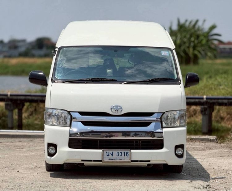 รถ Toyota Commuter 3.0 สี ขาว