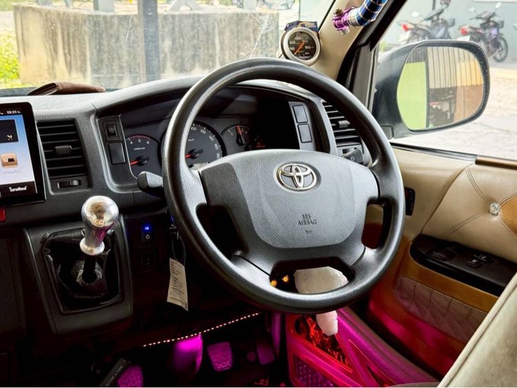 Toyota Commuter 2015 3.0 Van ดีเซล ไม่ติดแก๊ส เกียร์ธรรมดา ขาว รูปที่ 4