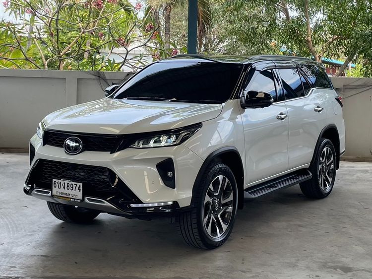 รถ Toyota Fortuner 2.4 Legender Black Top สี หลากสี