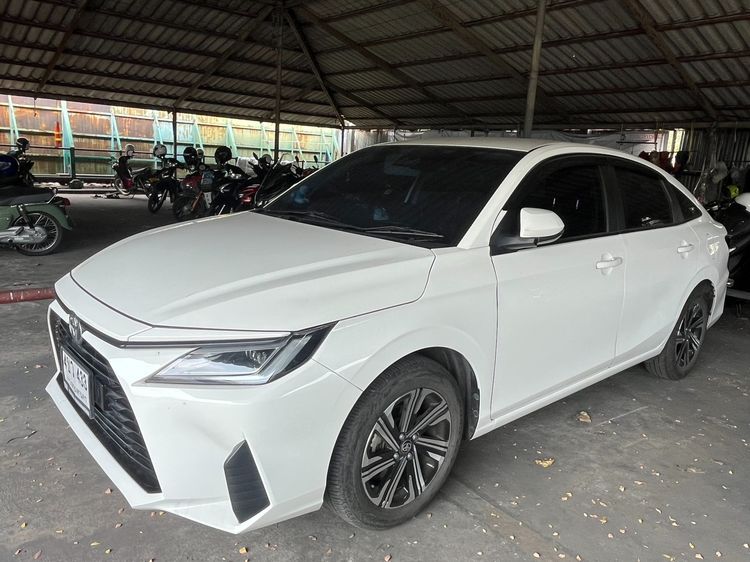 รถ Toyota Yaris ATIV 1.2 Smart สี ขาว