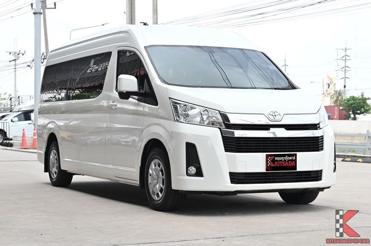 รถ Toyota Commuter 2.8 สี ขาว