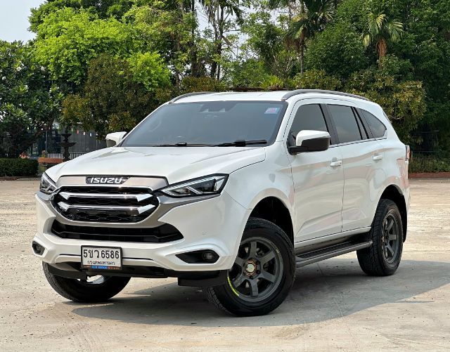Isuzu MU-X 2021 3.0 Ultimate AT 4WD Utility-car ดีเซล ไม่ติดแก๊ส เกียร์อัตโนมัติ ขาว รูปที่ 3