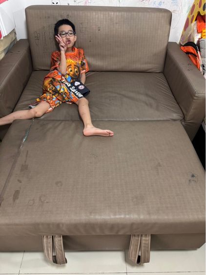 โซฟามือสอง โครงสร้างใช้ได้ปกติ แต่แค่ต้องไปหุ้มใหม่
