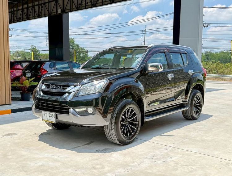 รถ Isuzu MU-X 3.0 4WD สี ดำ