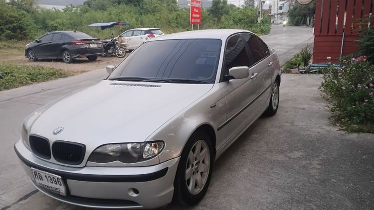รถ BMW Series 3 318i สี เทา