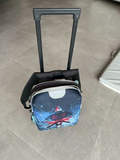 🔥Sale 250🔥 เท กระเป๋านักเรียนมีล้อลาก มือ2 สภาพใช้ได้ ซื้อมา 2000 ปล่อยเทโล๊ะบ้านไปเลยค่ะ เอาไปใช้เล่นขำๆ นะคะ รูปที่ 8