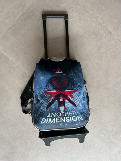 🔥Sale 250🔥 เท กระเป๋านักเรียนมีล้อลาก มือ2 สภาพใช้ได้ ซื้อมา 2000 ปล่อยเทโล๊ะบ้านไปเลยค่ะ เอาไปใช้เล่นขำๆ นะคะ