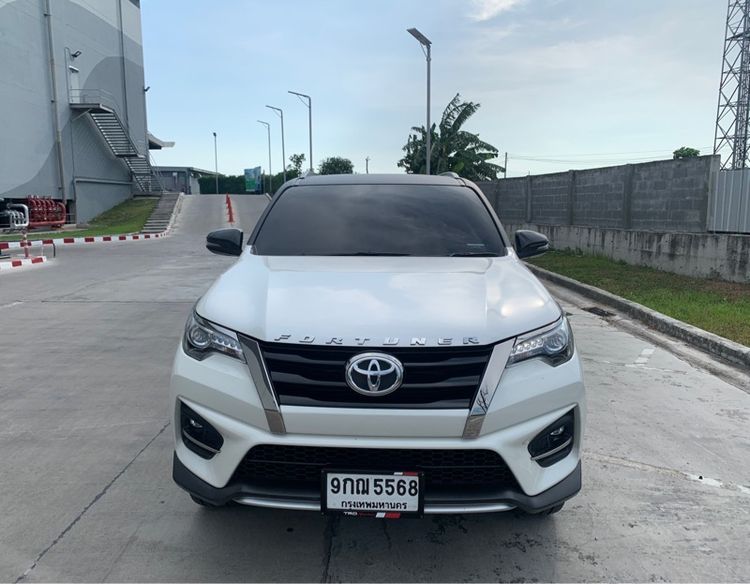 Toyota Fortuner 2019 2.8 TRD Sportivo 4WD Utility-car ดีเซล เกียร์อัตโนมัติ ขาว รูปที่ 3