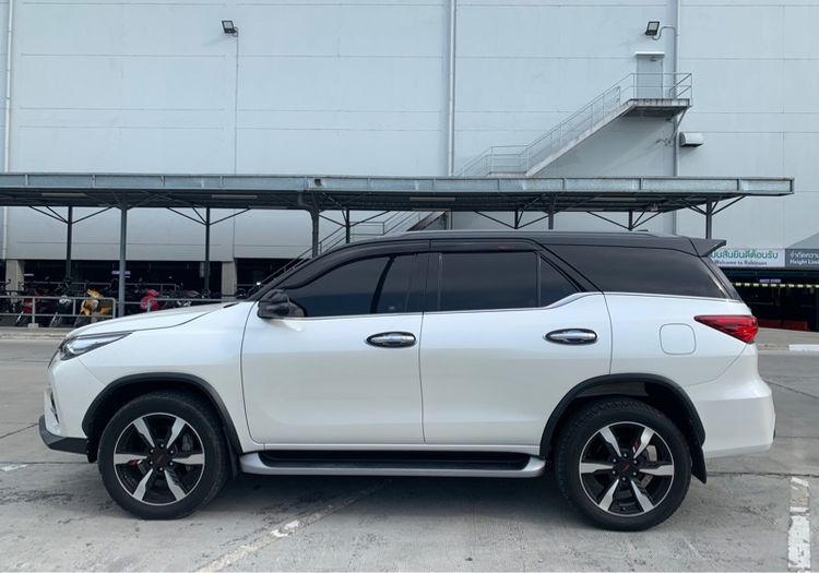 Toyota Fortuner 2019 2.8 TRD Sportivo 4WD Utility-car ดีเซล เกียร์อัตโนมัติ ขาว