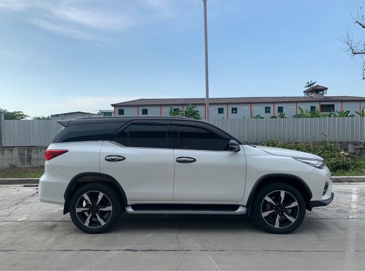 Toyota Fortuner 2019 2.8 TRD Sportivo 4WD Utility-car ดีเซล เกียร์อัตโนมัติ ขาว รูปที่ 2