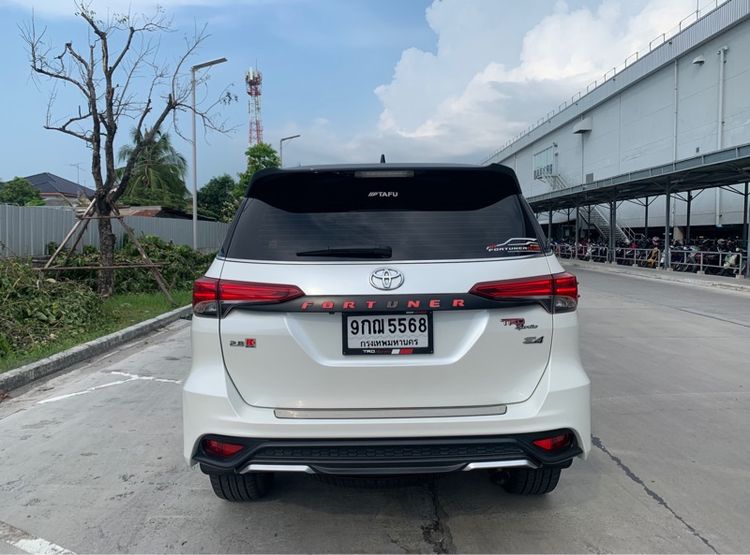 Toyota Fortuner 2019 2.8 TRD Sportivo 4WD Utility-car ดีเซล เกียร์อัตโนมัติ ขาว รูปที่ 4