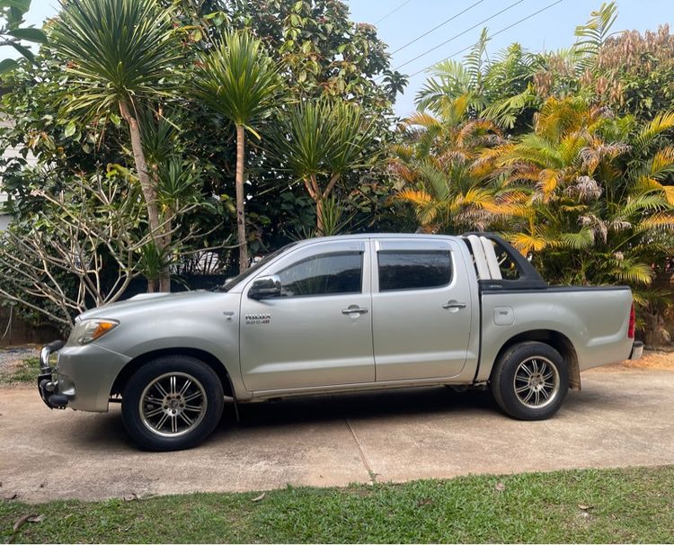 รถ Toyota Hilux Vigo 3.0 G VN Turbo สี บรอนซ์เงิน