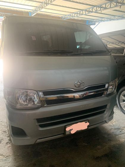 รถ Toyota Hiace 2.5 สี บรอนซ์เงิน