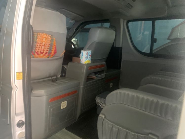Toyota Hiace 2012 2.5 Van ดีเซล ไม่ติดแก๊ส เกียร์ธรรมดา บรอนซ์เงิน รูปที่ 4