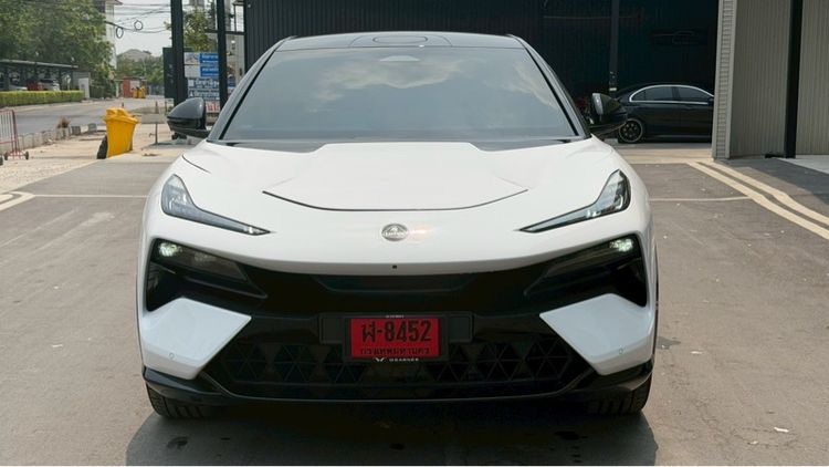 รถ Lotus ELetre R สี ขาว
