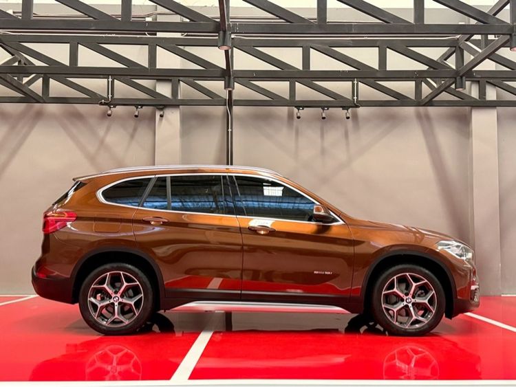 BMW X1 2017 1.5 sDrive18i xLine Utility-car เบนซิน ไม่ติดแก๊ส เกียร์อัตโนมัติ น้ำตาล รูปที่ 2