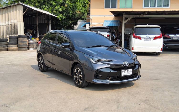 Toyota Yaris 2023 1.2 Premium Sedan เบนซิน ไม่ติดแก๊ส เกียร์อัตโนมัติ เทา รูปที่ 3