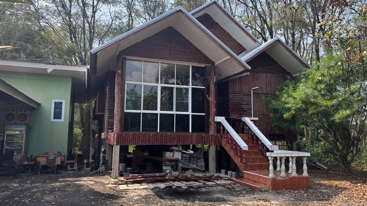 ขายที่สวนพร้อมบ้าน2หลัง 11 ไร่ มีรั้วล้อมรอบ ประตูทางเข้ารีโมท และต้นประดู่ มะนาว กล้วย กระท้อน มะม่วง