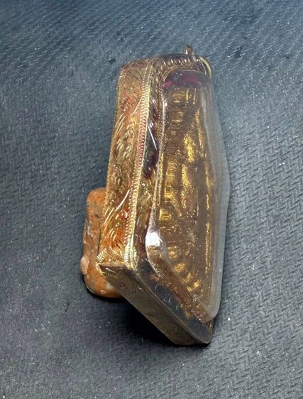 พระขุนแผนพรายกุมาร ปี46 เนื้อเหลือง เลี่ยมทองคำแท้ พิมพ์ใหญ่หลังตะกรุดทองแดงคู่ สวยงามตามภาพครับท่าน รูปที่ 5