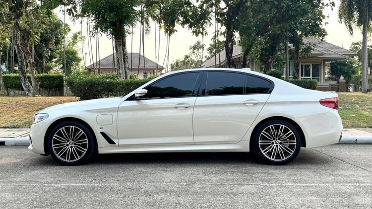 BMW Series 5 2020 530e Sedan ไฮบริด ไม่ติดแก๊ส เกียร์อัตโนมัติ ขาว รูปที่ 4