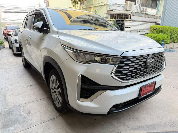 รถ Toyota Innova 2.0 Zenix HEV Premium สี ขาว