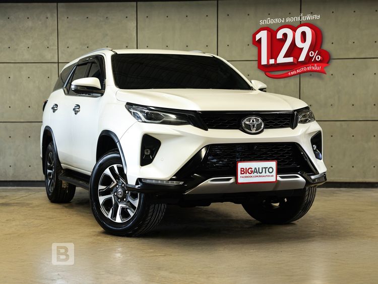 รถ Toyota Fortuner 2.4 Leader V สี ขาว