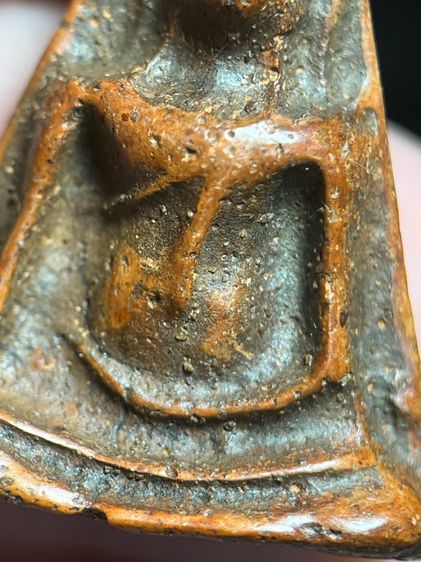 พระนางพญาพิมพ์เข่าโค้ง เนื้อดิน รูปที่ 6