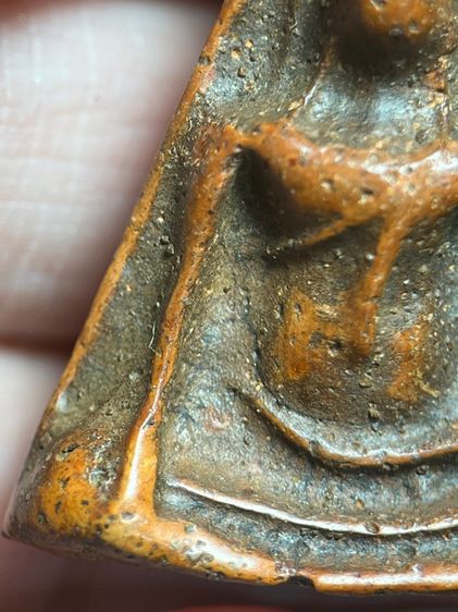 พระนางพญาพิมพ์เข่าโค้ง เนื้อดิน รูปที่ 7