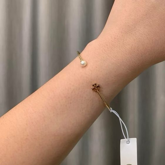 💫กำไลข้อมือ Tory Burch Kira Imitation Pearl Cuff Bracelet รูปที่ 2