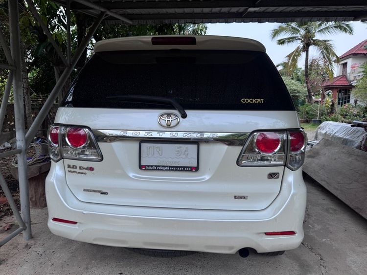 Toyota Fortuner 2013 3.0 V 4WD Sedan ดีเซล ไม่ติดแก๊ส เกียร์อัตโนมัติ ขาว รูปที่ 4