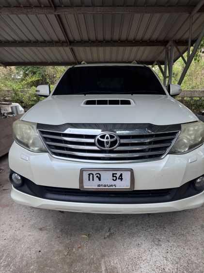 รถ Toyota Fortuner 3.0 V 4WD สี ขาว