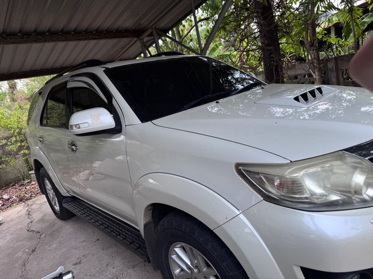 Toyota Fortuner 2013 3.0 V 4WD Sedan ดีเซล ไม่ติดแก๊ส เกียร์อัตโนมัติ ขาว รูปที่ 3