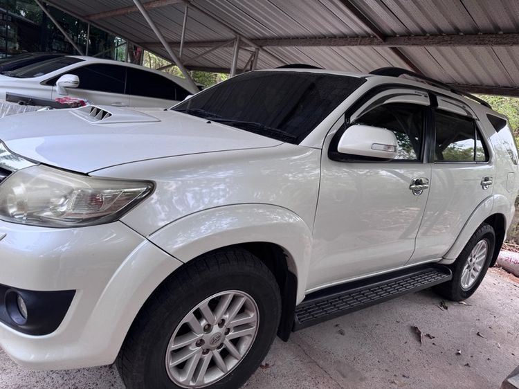 Toyota Fortuner 2013 3.0 V 4WD Sedan ดีเซล ไม่ติดแก๊ส เกียร์อัตโนมัติ ขาว รูปที่ 2