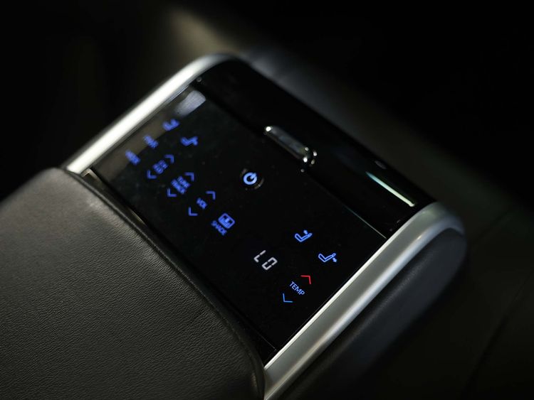 Toyota Camry 2023 2.5 HEV Premium Luxury Sedan ไฮบริด ไม่ติดแก๊ส เกียร์อัตโนมัติ ขาว รูปที่ 4