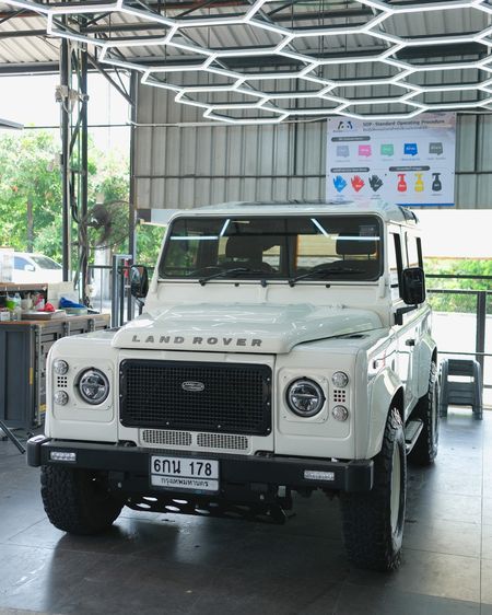 รถ Land Rover Defender 2.2 90 SE 4WD สี ขาว