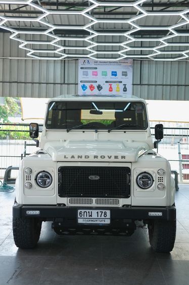 Land Rover Defender 2012 2.2 90 SE 4WD Sedan ดีเซล ไม่ติดแก๊ส เกียร์ธรรมดา ขาว รูปที่ 2